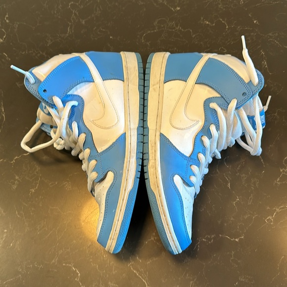 Nike UNC dunks from 2013 — patent leather, size 9.5 men’s - Picture 5 of 9